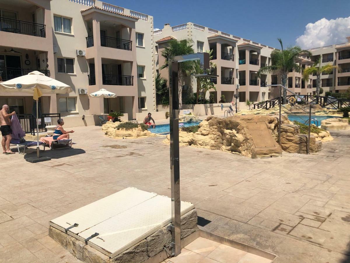 Royal Seacrest Apartment Paphos Exterior foto