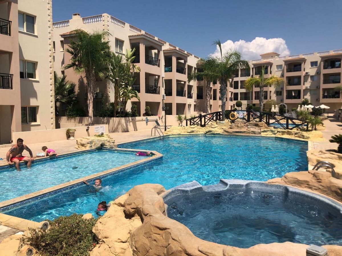 Royal Seacrest Apartment Paphos Exterior foto