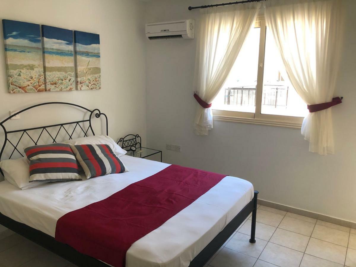 Royal Seacrest Apartment Paphos Exterior foto